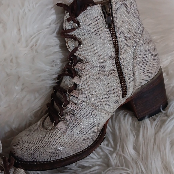 Boots, DEVIN, size 9, leather upper, leather lining,leather sole, made in Mexico - Picture 1 of 4